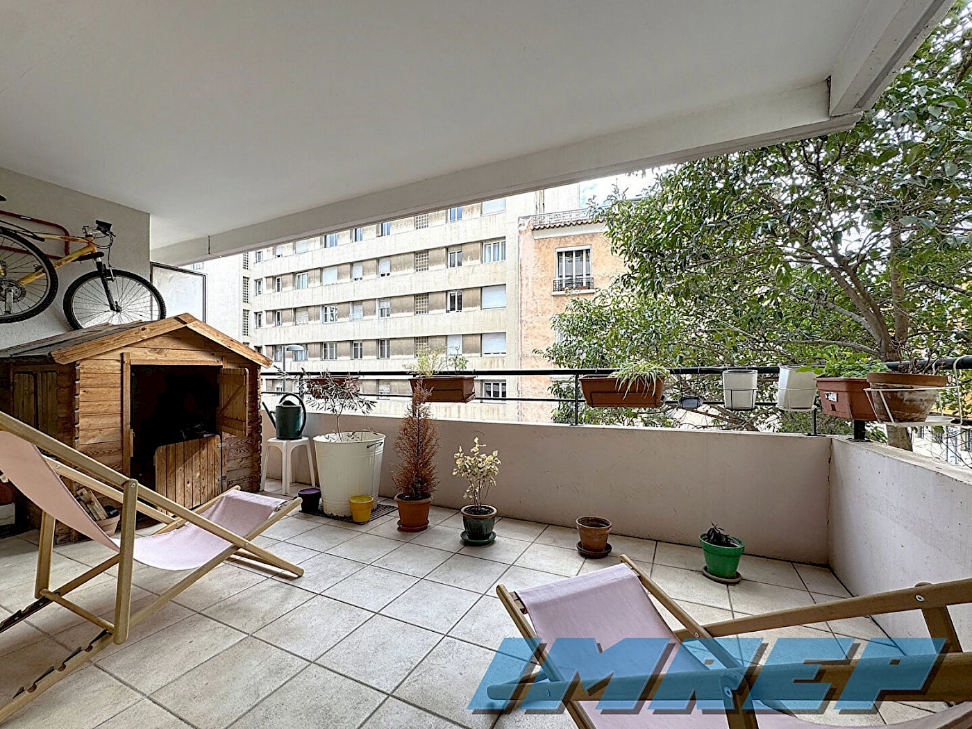 1064-Exclusivité : Grand appartement T4 - 90m2 traversant avec terras