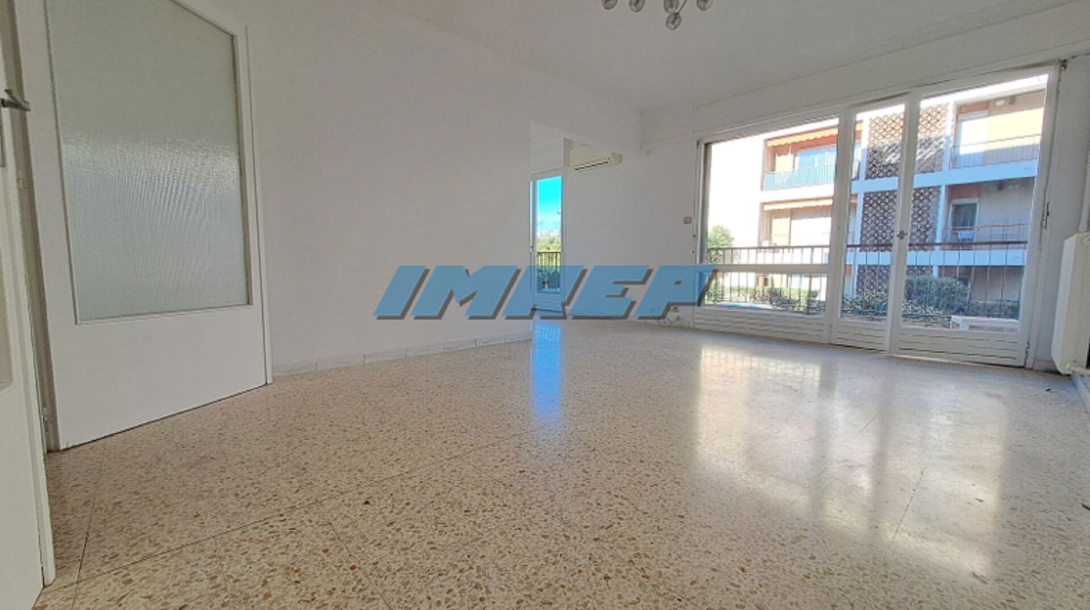 791-Grand T3/4 lumineux balcon cave et parking - 13010 MARSEILLE - 3