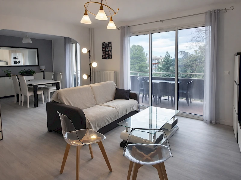 1058-13010 MARSEILLE ST TRONC 5 PIECES HAUTS DE CASTEL ROC