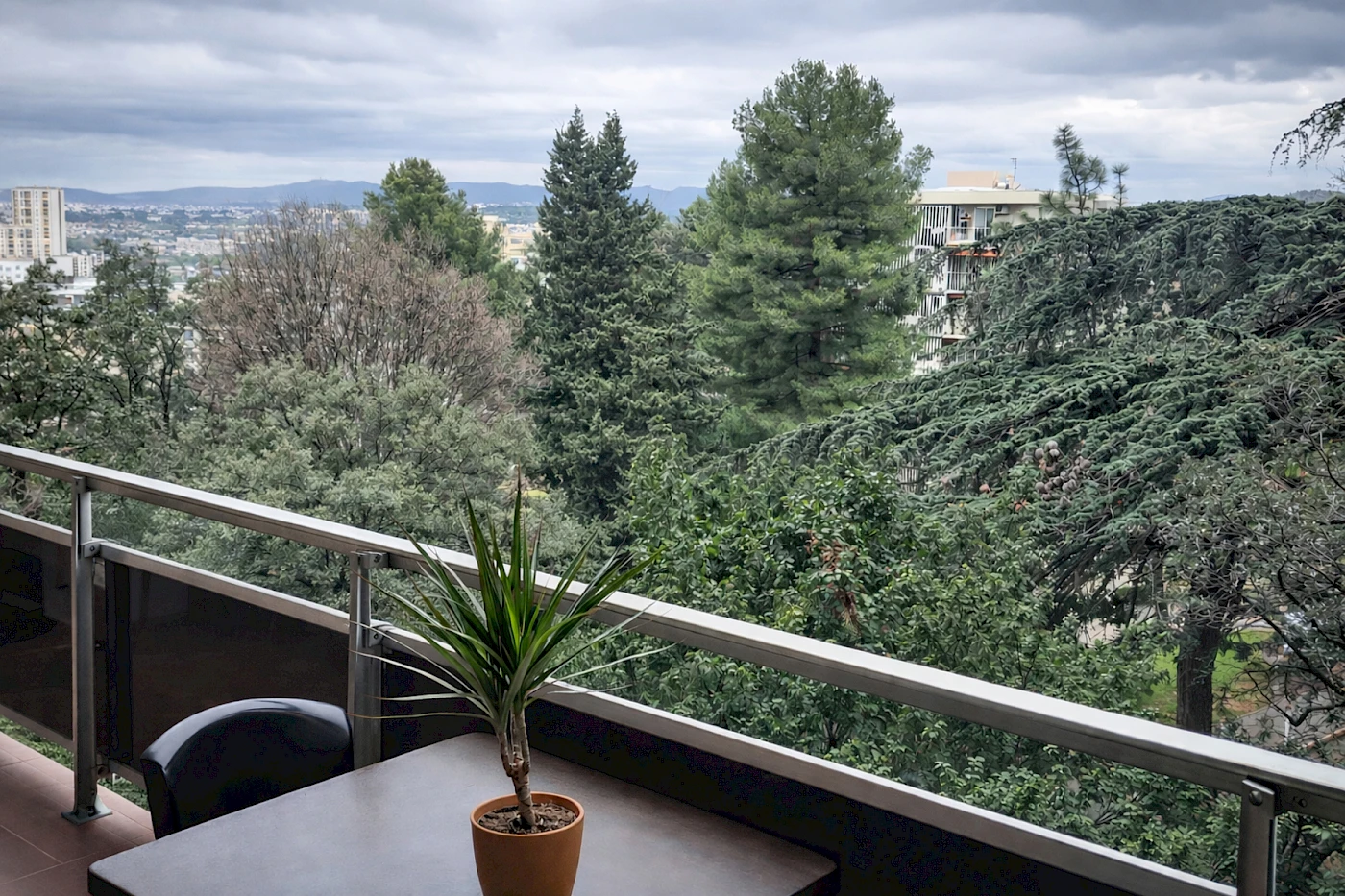 1058-13010 MARSEILLE ST TRONC 5 PIECES HAUTS DE CASTEL ROC