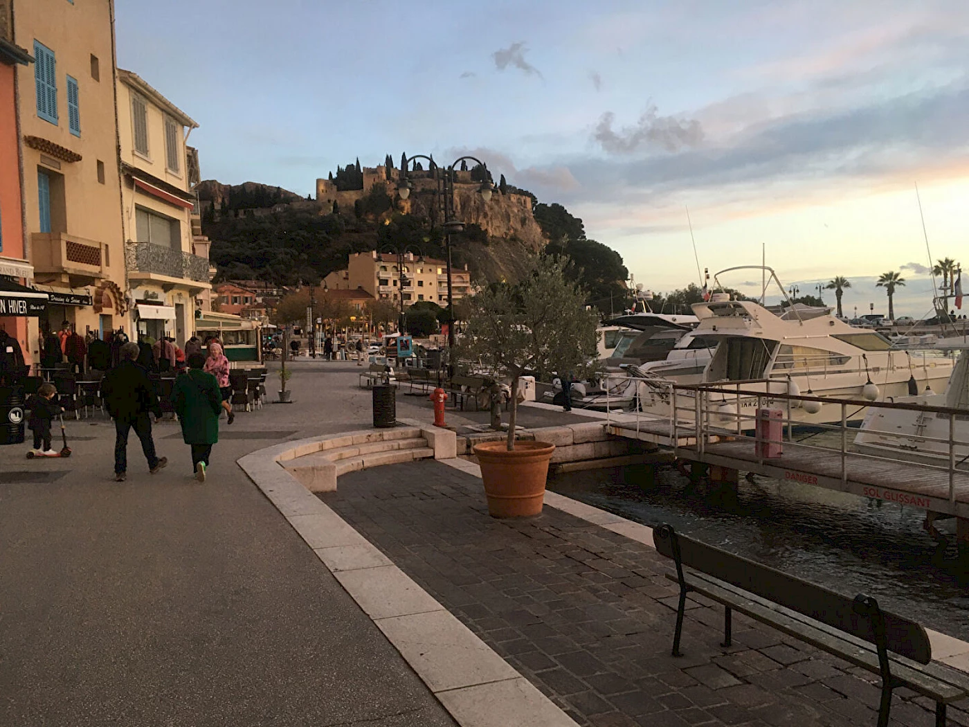 RESTAURANT CASSIS SUR LE PORT