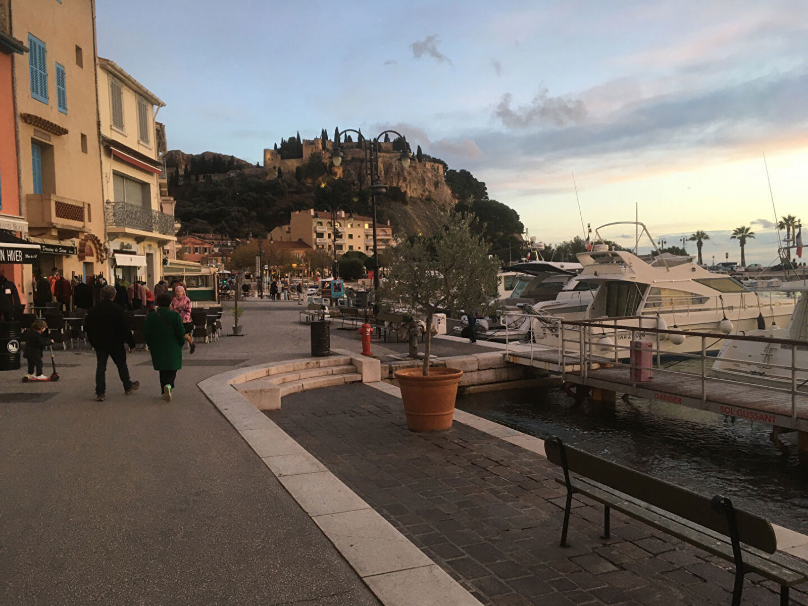 RESTAURANT CASSIS SUR LE PORT - 2