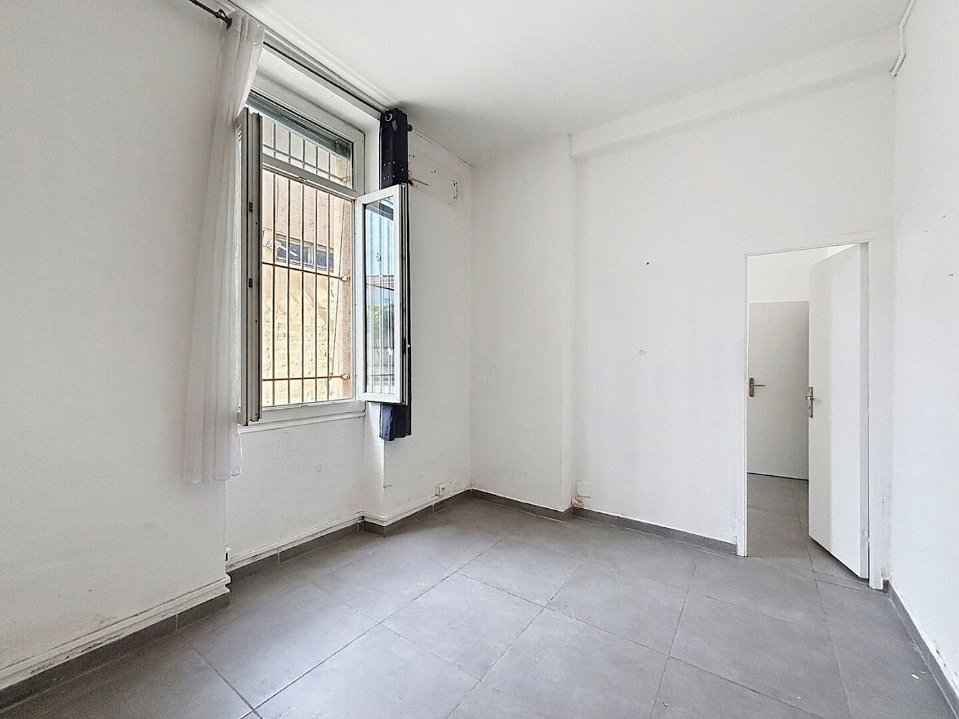 925-Locaux commerciaux Marseille 53 m2