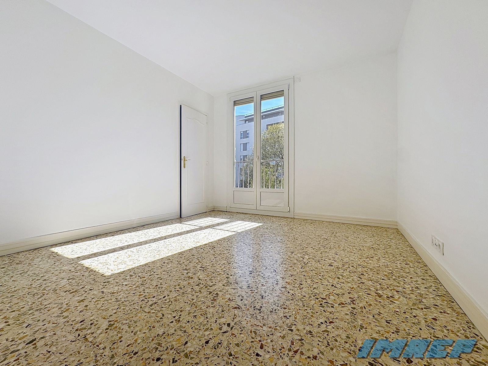 1077-Appartement Marseille 3 pièce(s) 70 m2 - 8