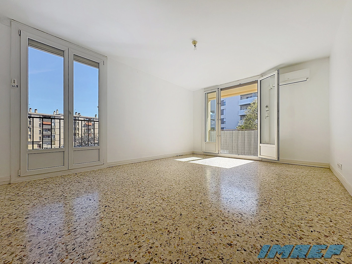 1077-Appartement Marseille 3 pièce(s) 70 m2