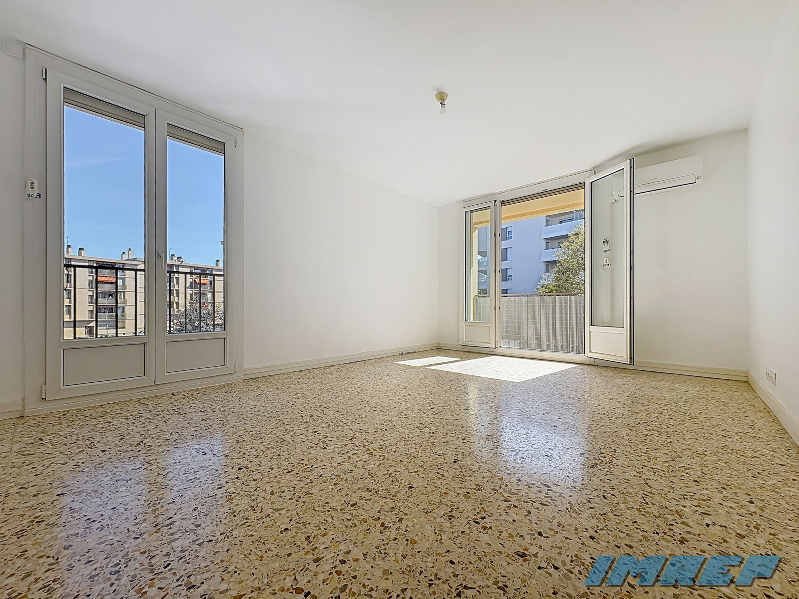 1077-Appartement Marseille 3 pièce(s) 70 m2 - 7