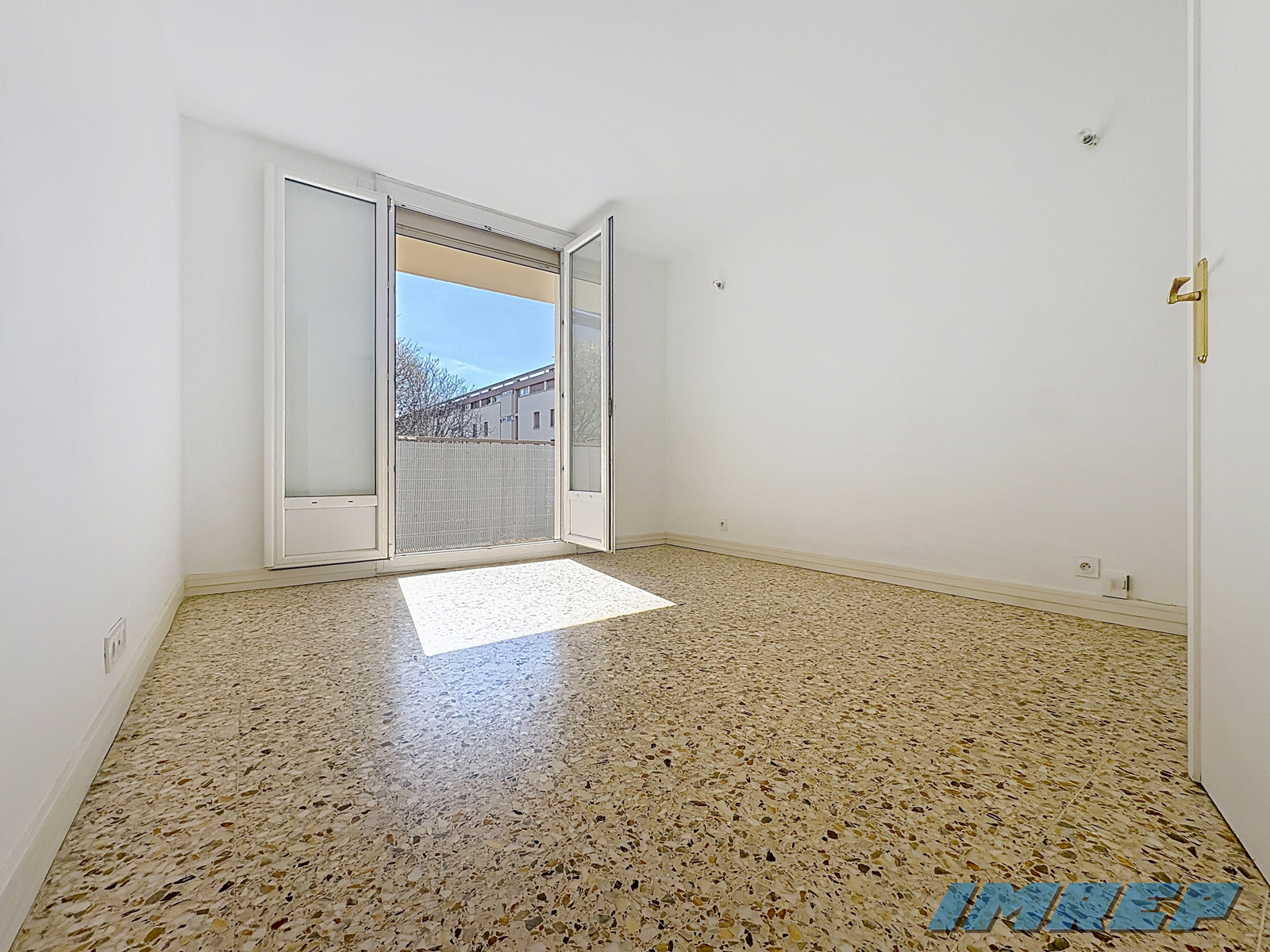 1077-Appartement Marseille 3 pièce(s) 70 m2 - 10