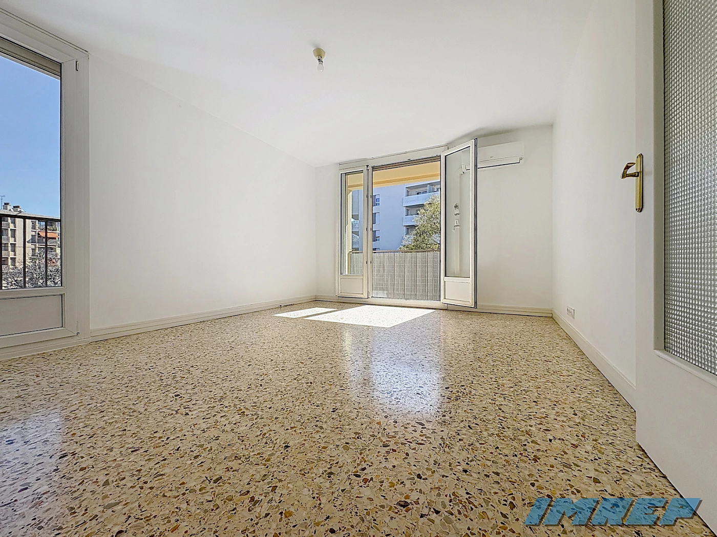 1077-Appartement Marseille 3 pièce(s) 70 m2