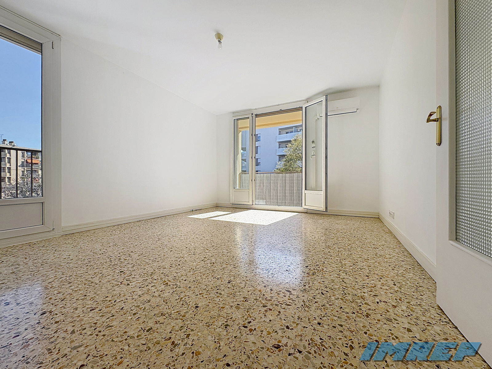 1077-Appartement Marseille 3 pièce(s) 70 m2 - 6