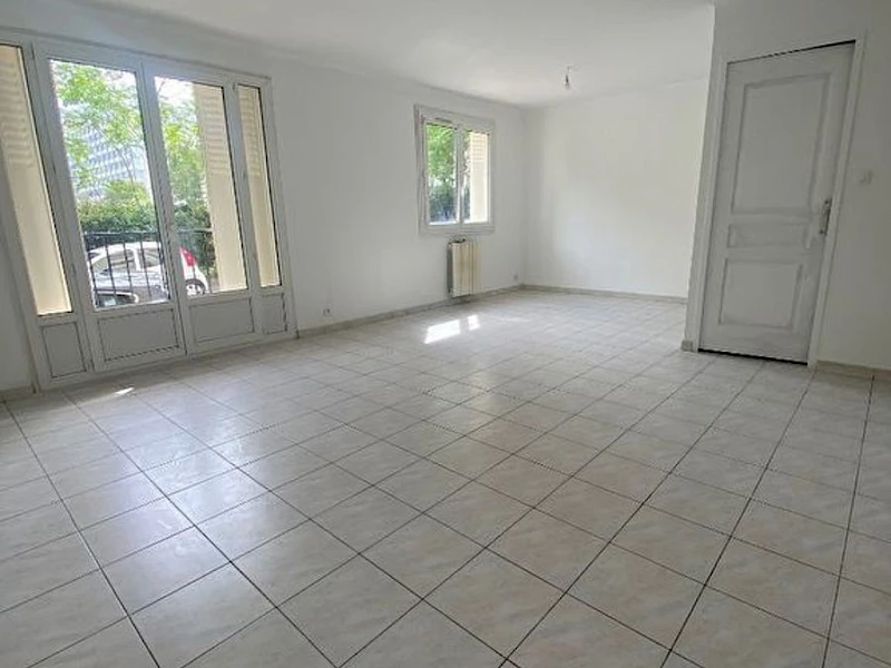 10933-Appartement 3 pièces - Ste Marguerite - 13009