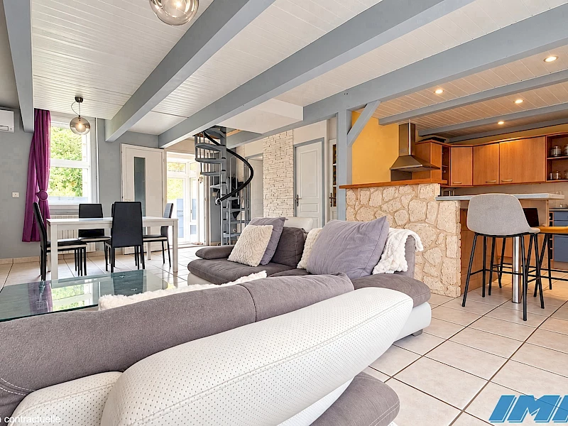 MARSEILLE 13009 MAISON 168,29 M² AVEC 2 LOGEMENTS, JACUZZI ET PARKINGS