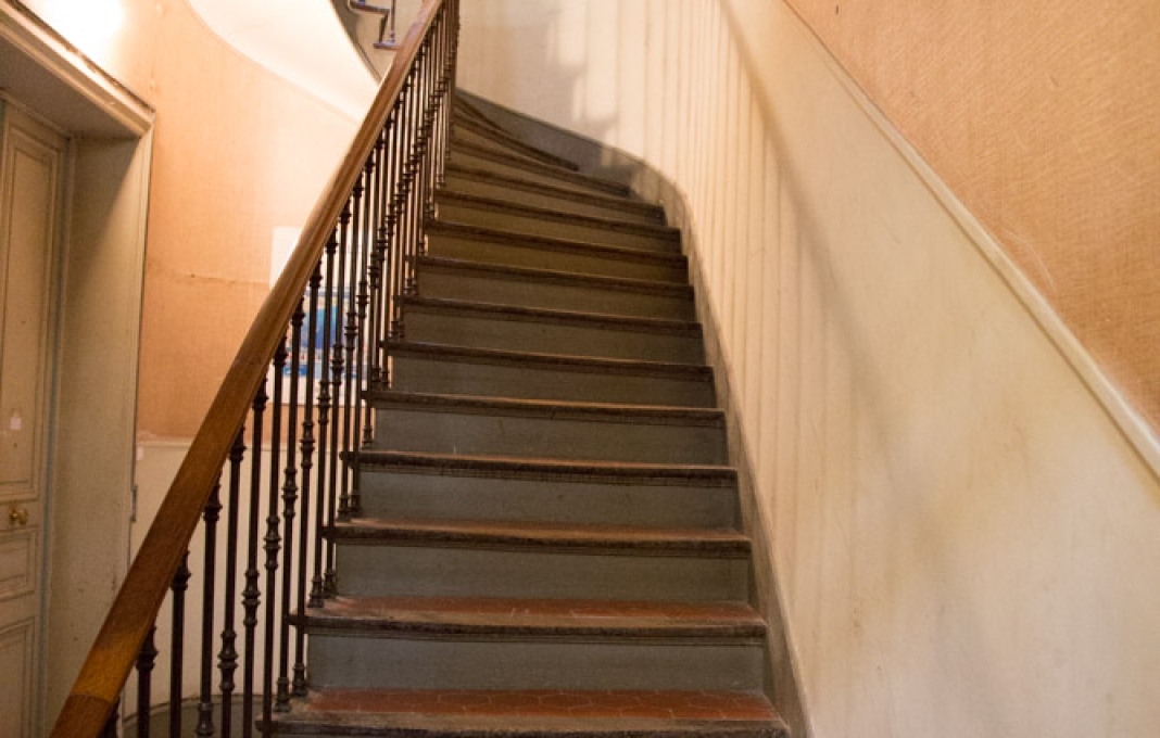 Escalier_d'un_immeuble_marseillais_ancien